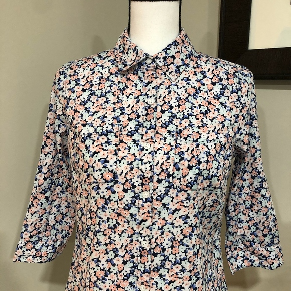 *CROFT & BARROW* Floral 3/4 Sleeve Button Down Top - Picture 2 of 6